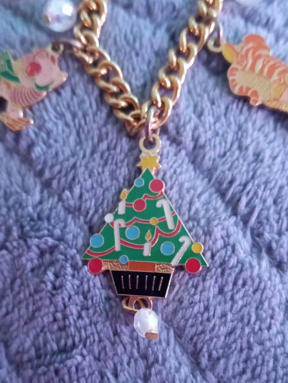CHILDS WINNIE THE POOH AND FRIENDS CHRISTMAS BRACELET